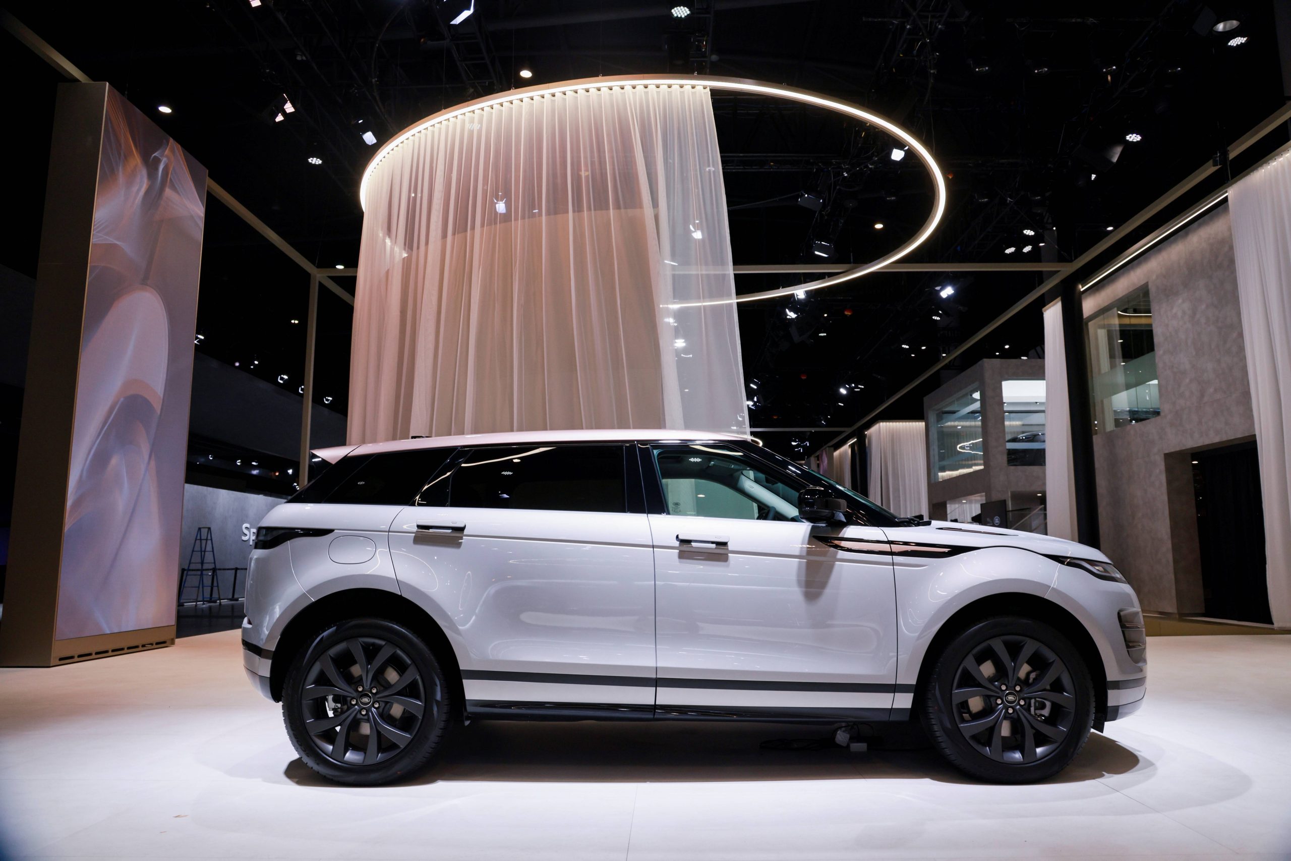 Take the Lead, Embody Brand-new Enhancement22MY Range Rover Evoque L  Launched,Chery Jaguar Land Rover Introduced Multiple Stunning Models at  CDAS 2022 – Chery Jaguar Land Rover