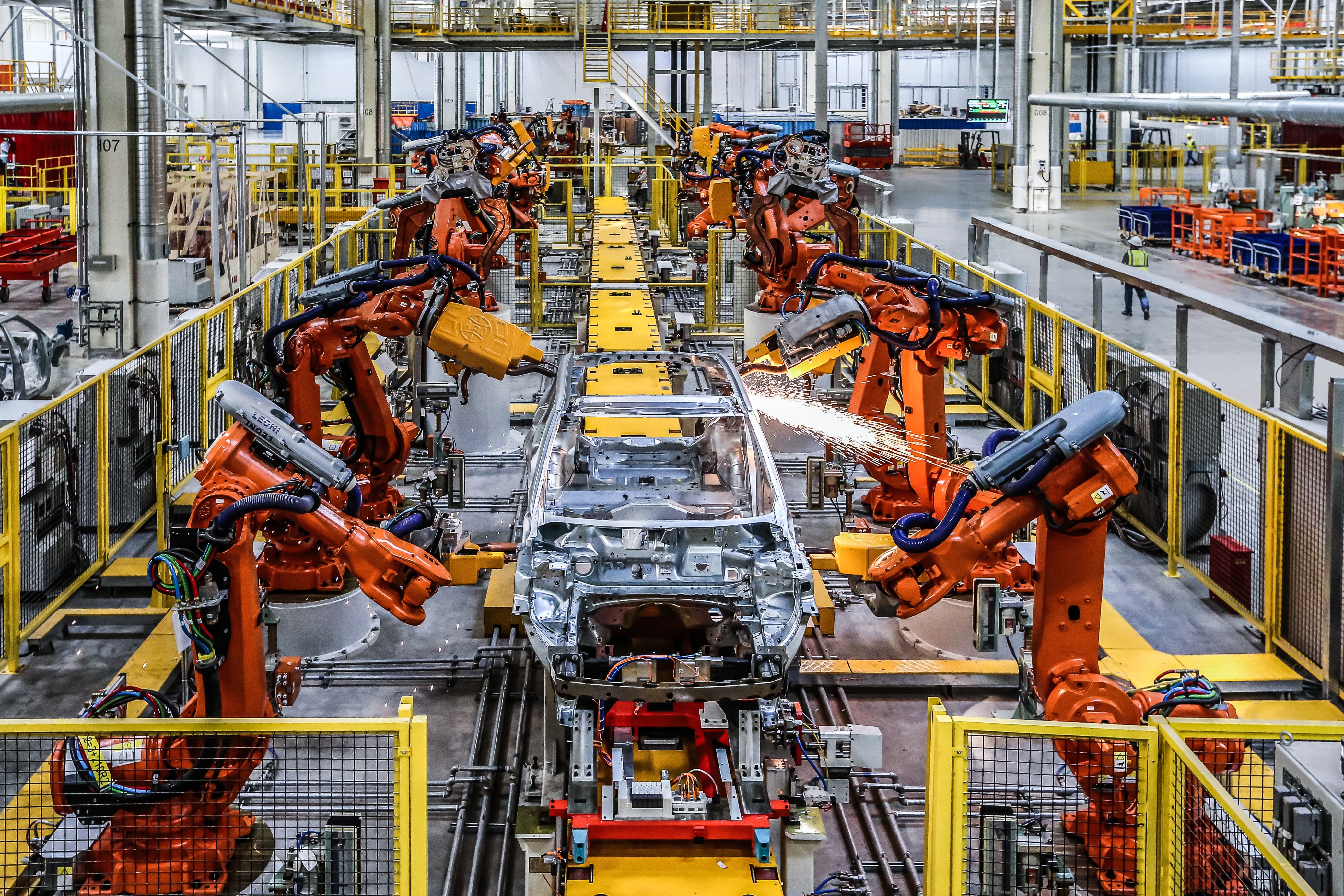 焊装车间-306台机器人自动化率达85%