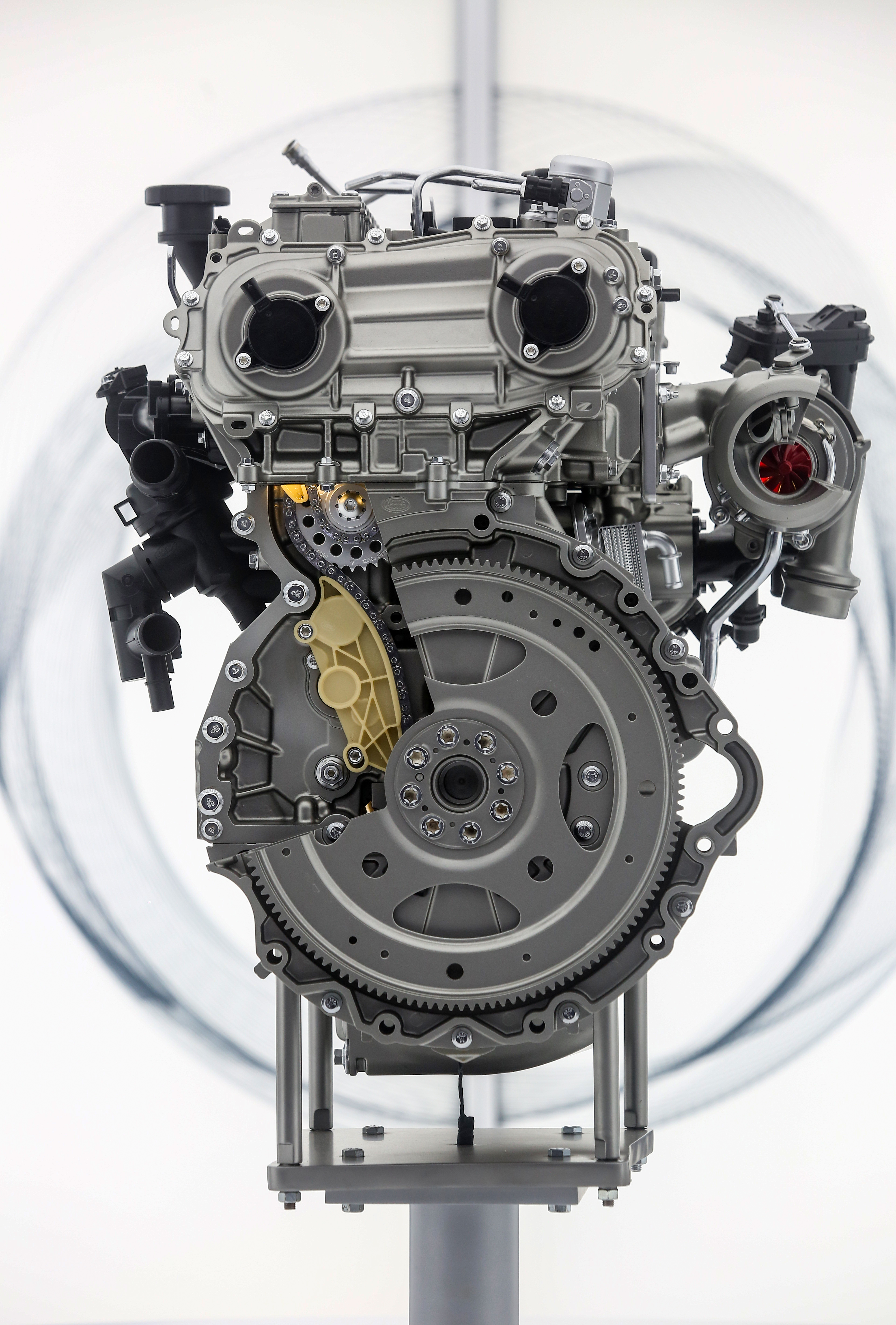 全新Ingenium2.0升四缸发动机搭载于捷豹XFL、路虎揽胜极光、路虎发现神行三款焕“芯”一代车型
